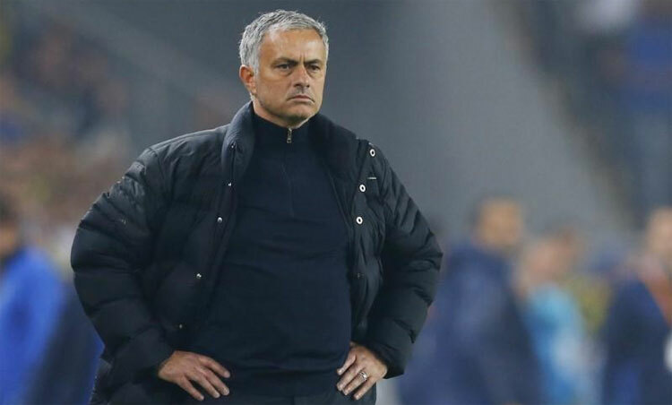 Mourinho đang đối mặt với bài toán hóc búa tại Tottenham. Ảnh: Reuters.