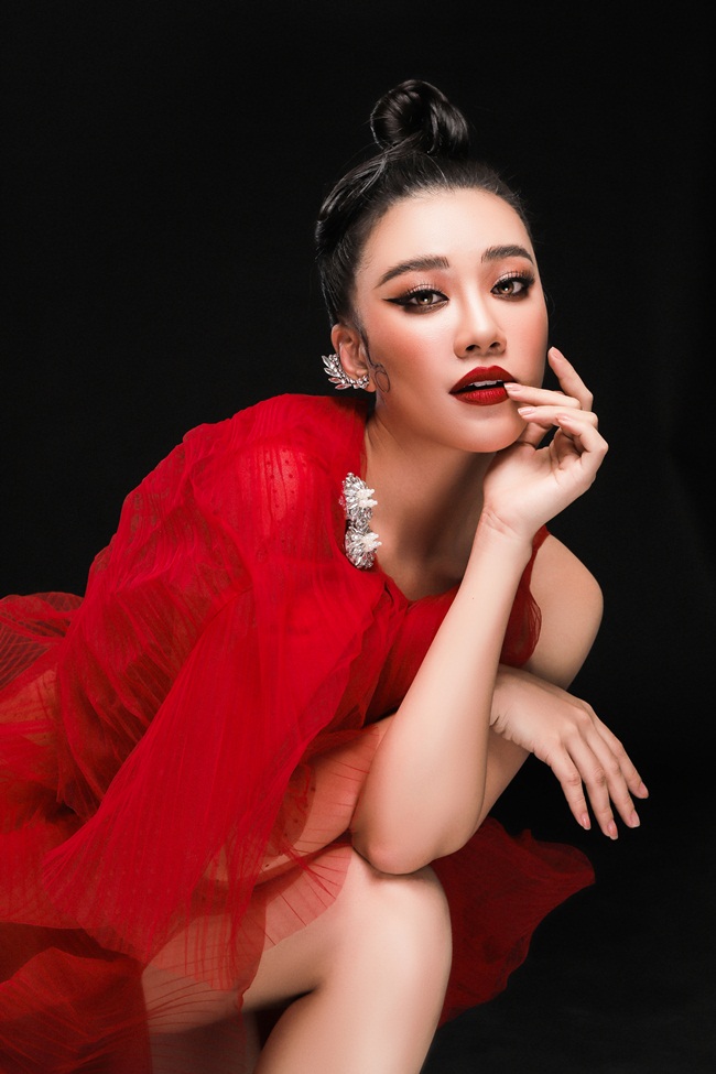 Kim Duyen Red Beauty 2